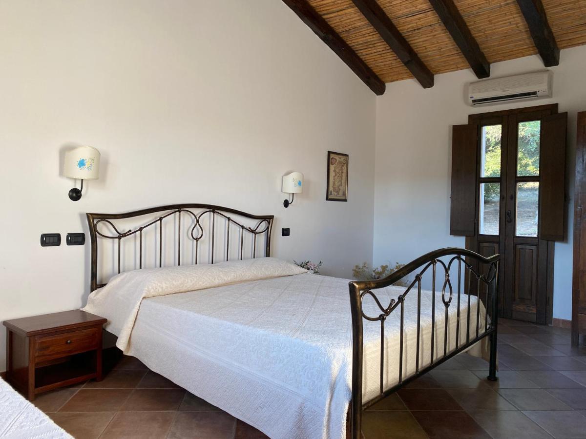Li Paduleddi Country Guest House Olbia Exterior foto